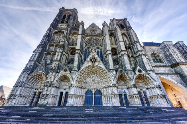 , Ce que vous devez savoir sur la cathédrale de Bourges, joyau de l&rsquo;Unesco, qui fêtera ses 700 ans en 2024