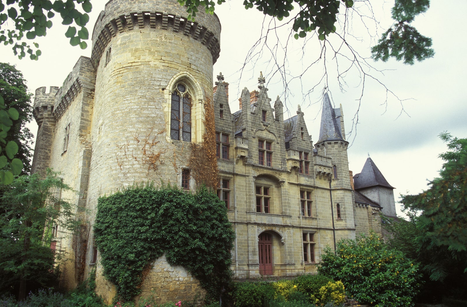 vue extrieure du château de Tign appartenant à Grard Depardieu